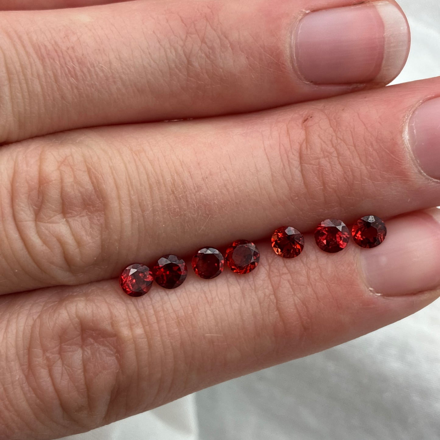 ONE 4mm Red Garnet Round Cut