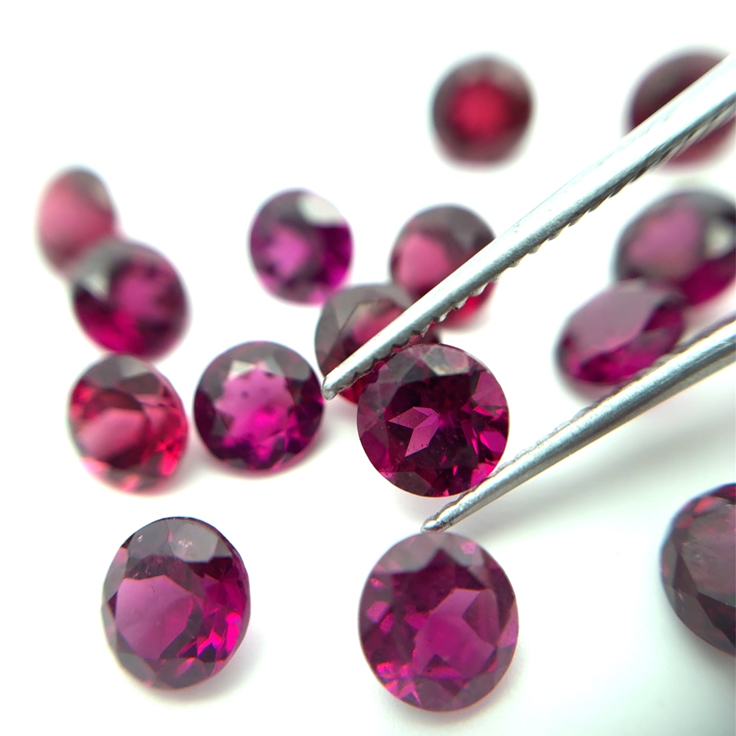 ONE 5mm Purple Garnet Round Cut