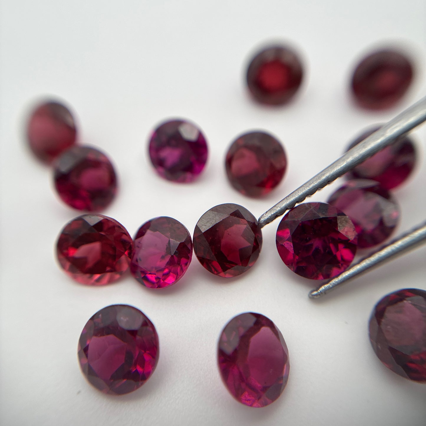 ONE 5mm Purple Garnet Round Cut