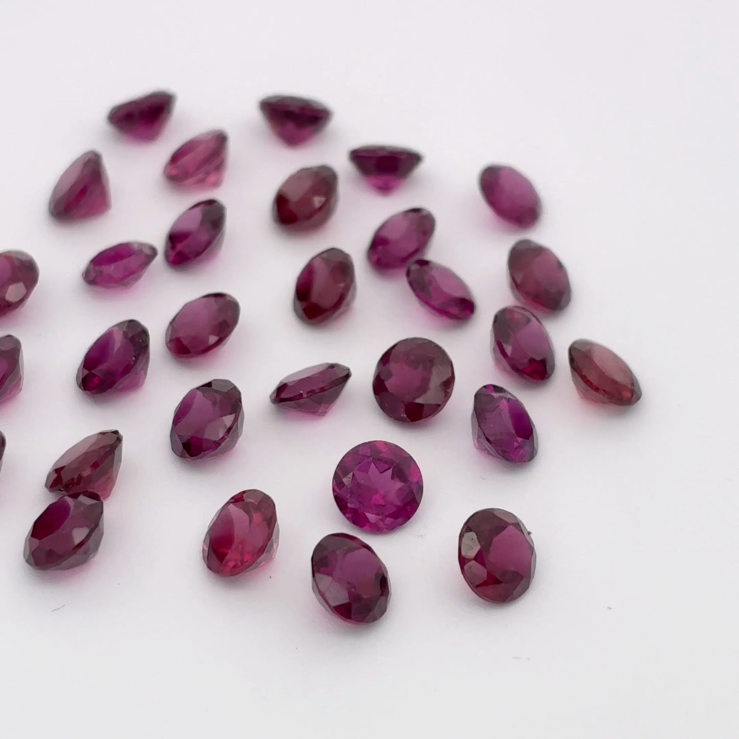 ONE 5mm Purple Garnet Round Cut