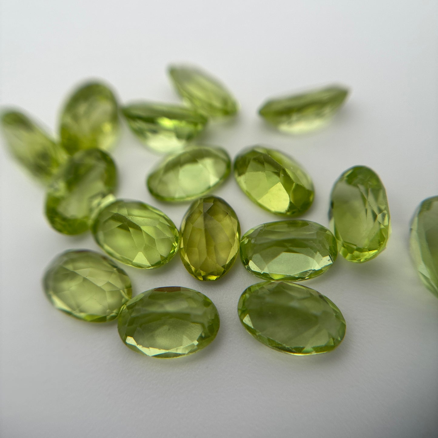 ONE 6x4mm Green Peridot Oval Cut