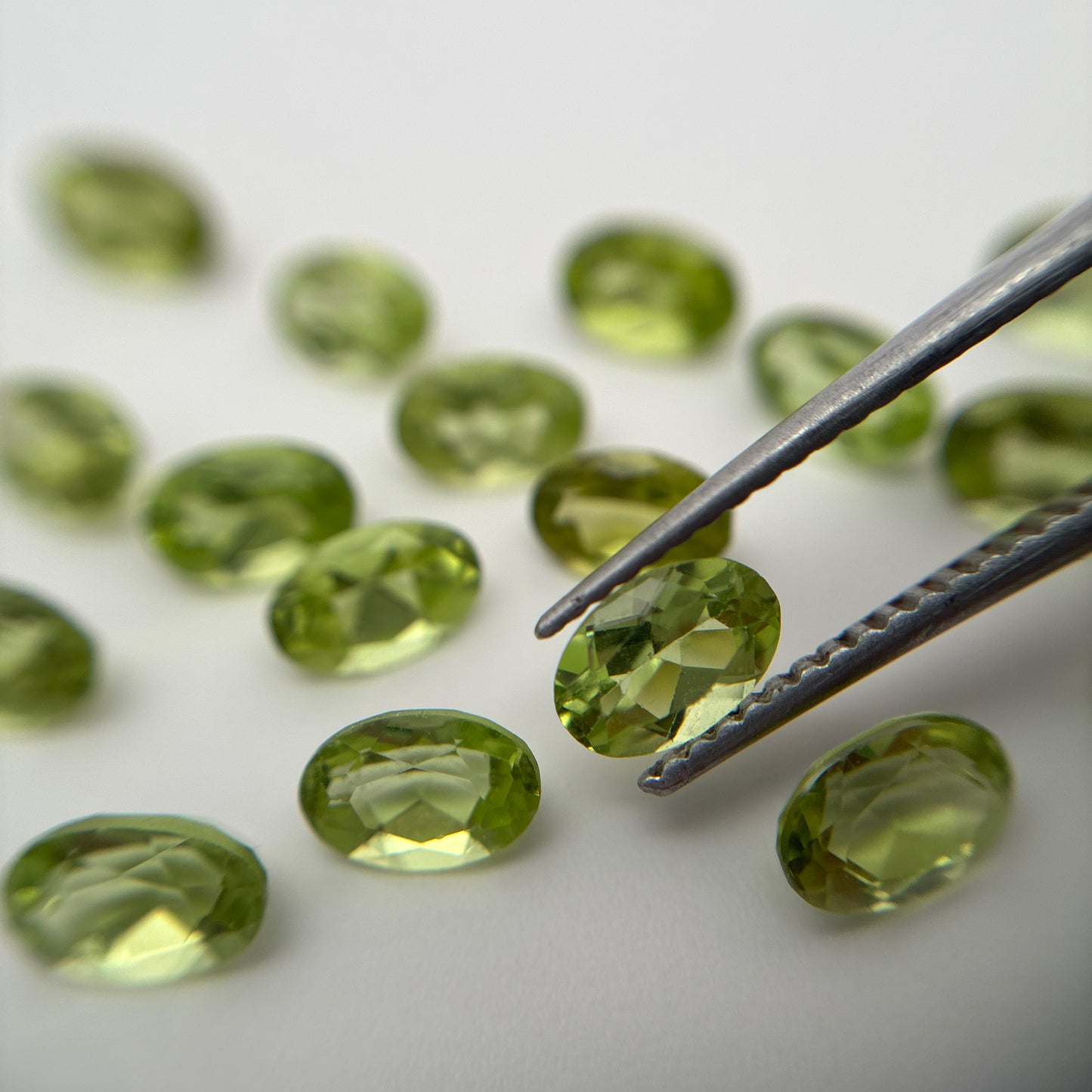 ONE 6x4mm Green Peridot Oval Cut