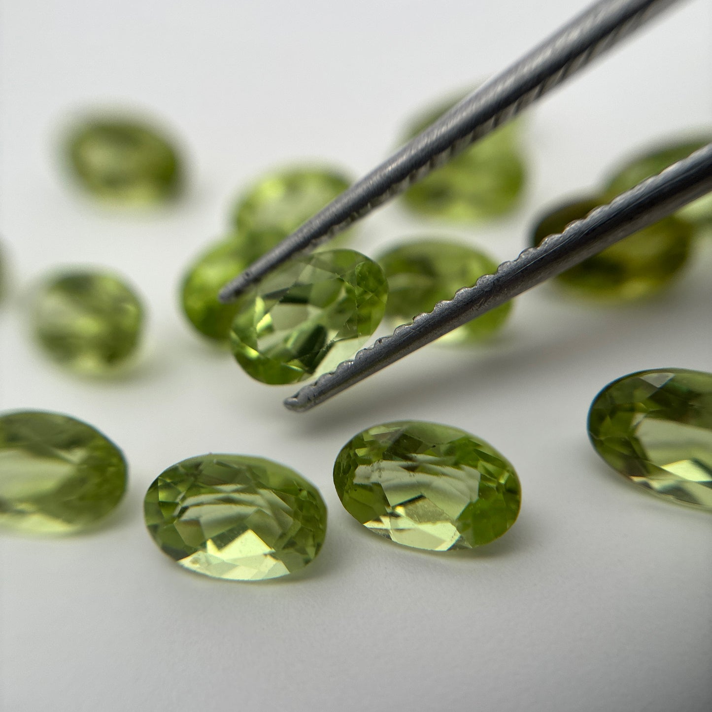 ONE 6x4mm Green Peridot Oval Cut