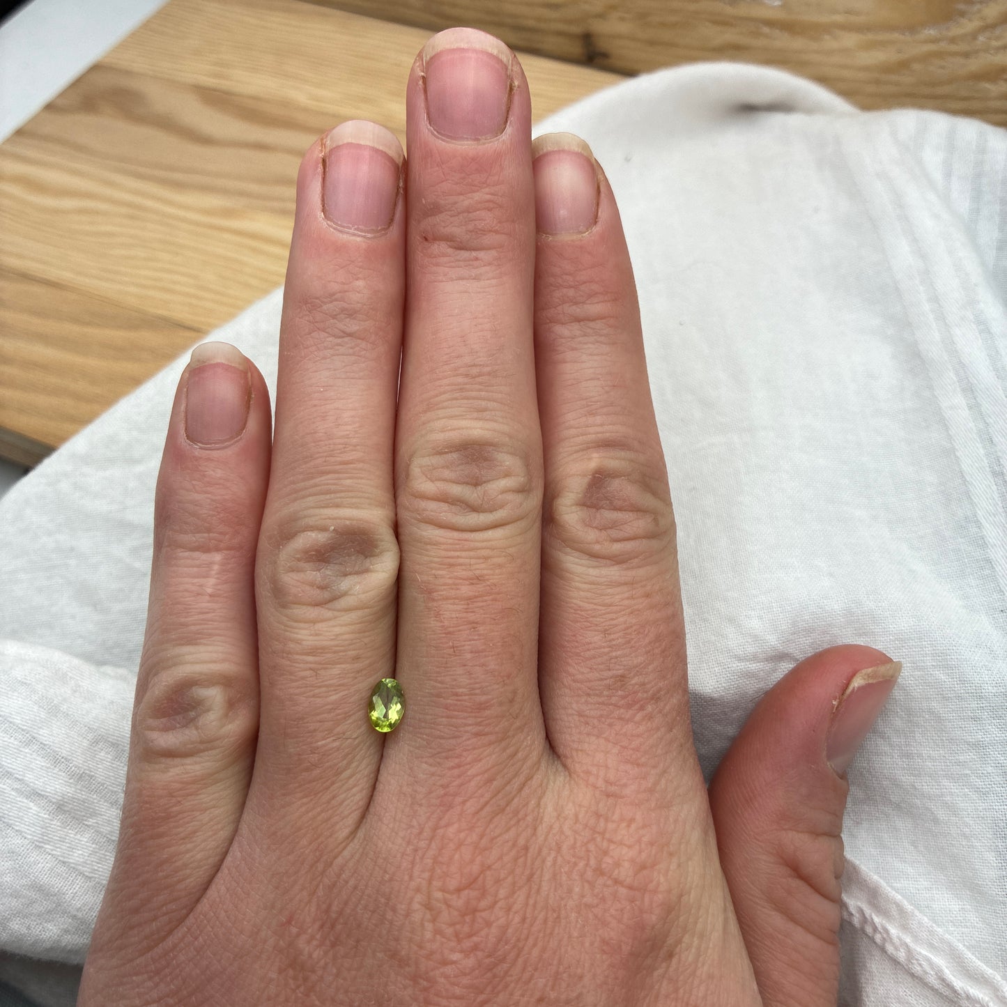 ONE 6x4mm Green Peridot Oval Cut