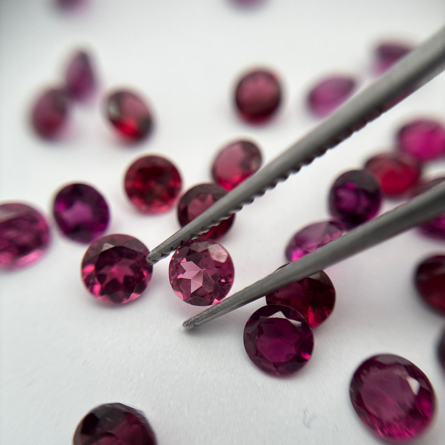 ONE 4mm Purple Garnet Round Cut