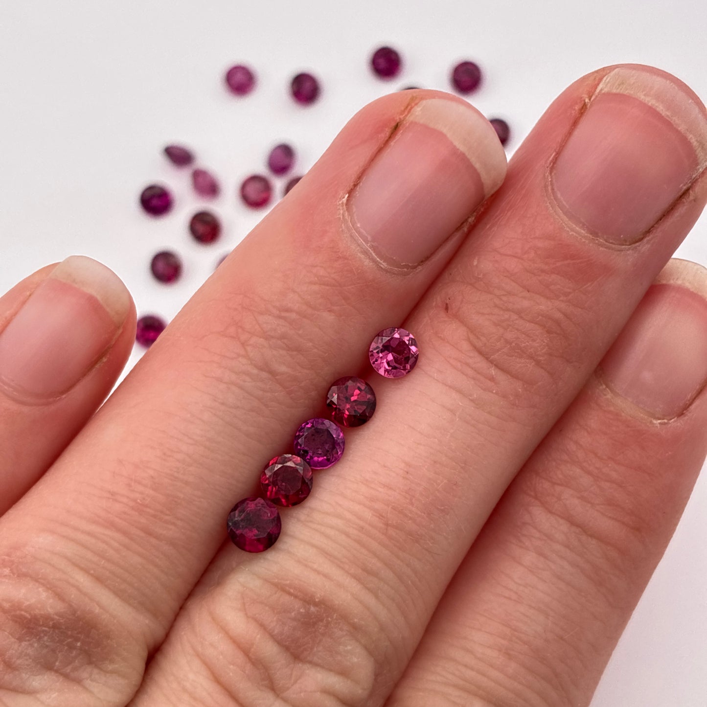 ONE 4mm Purple Garnet Round Cut