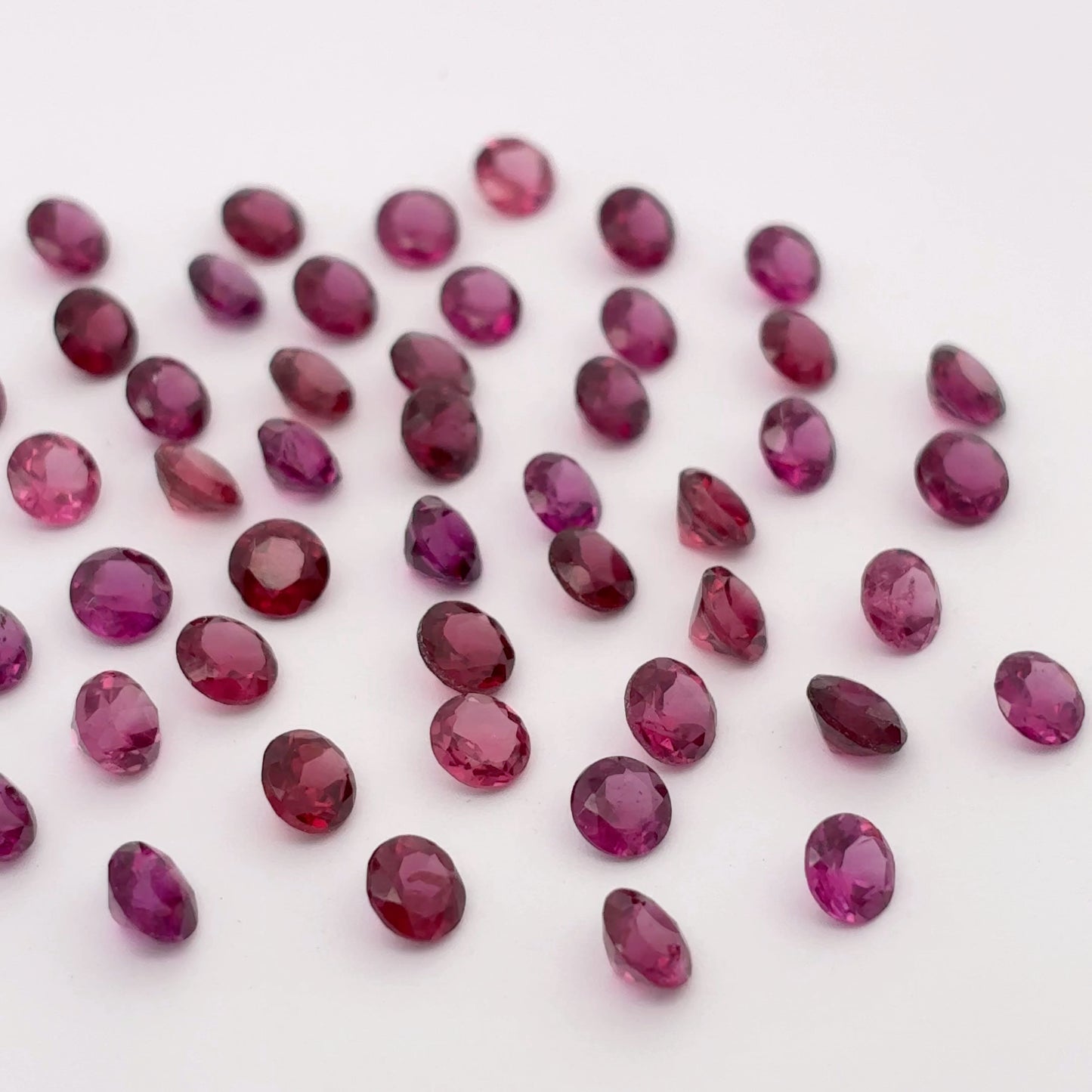 ONE 4mm Purple Garnet Round Cut