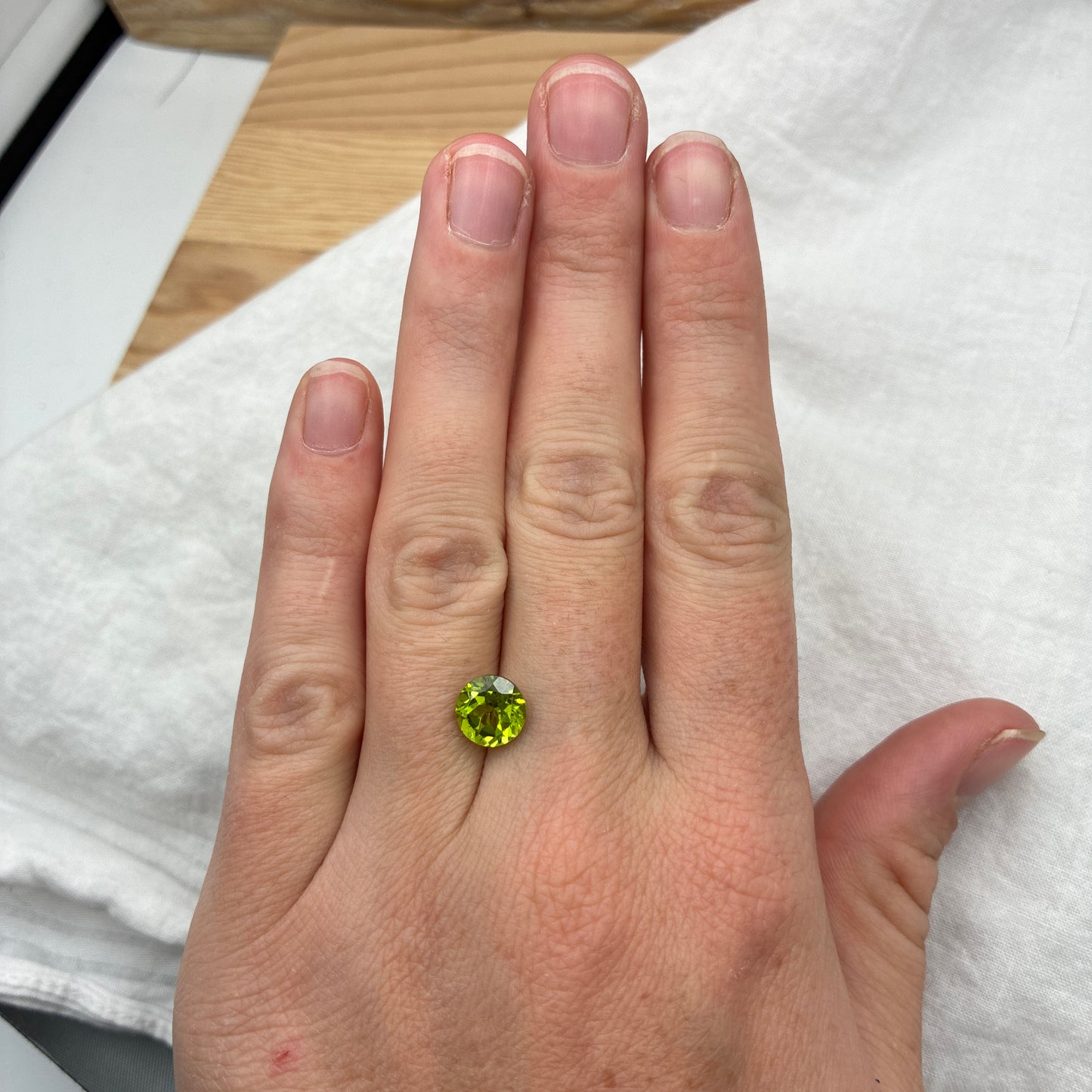 8mm Green Peridot 2 carat Round Cut