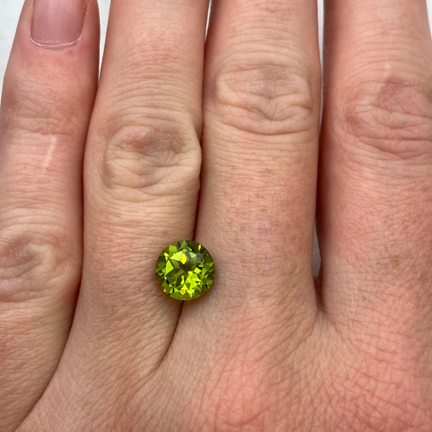 8mm Green Peridot 2 carat Round Cut