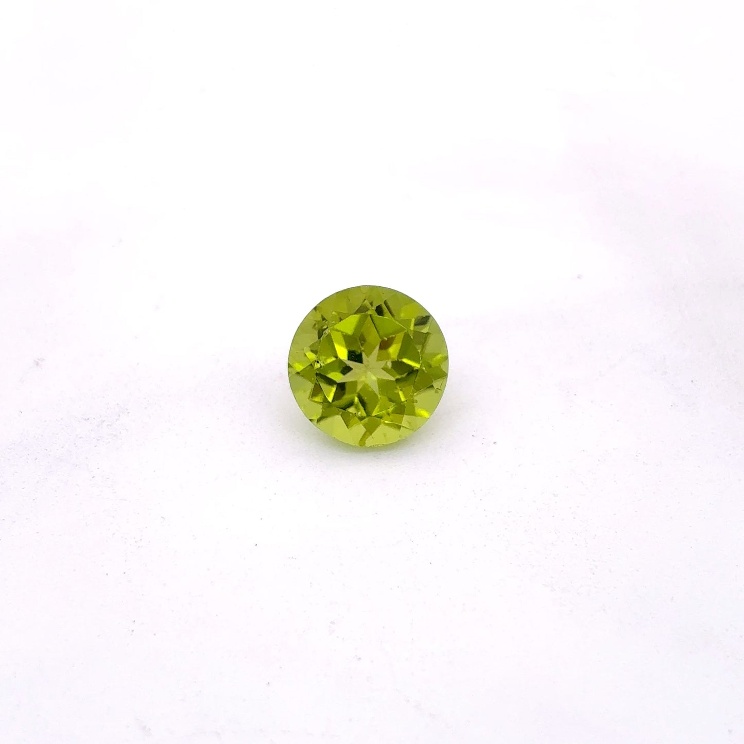 8mm Green Peridot 2 carat Round Cut