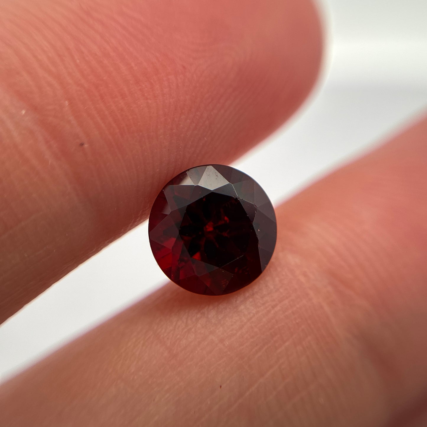 8mm Round Deep Red Garnet,2.56 carat