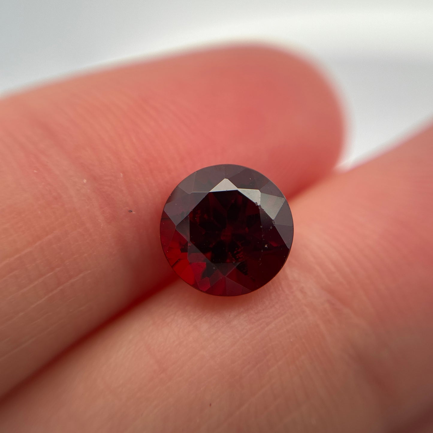8mm Round Deep Red Garnet,2.56 carat