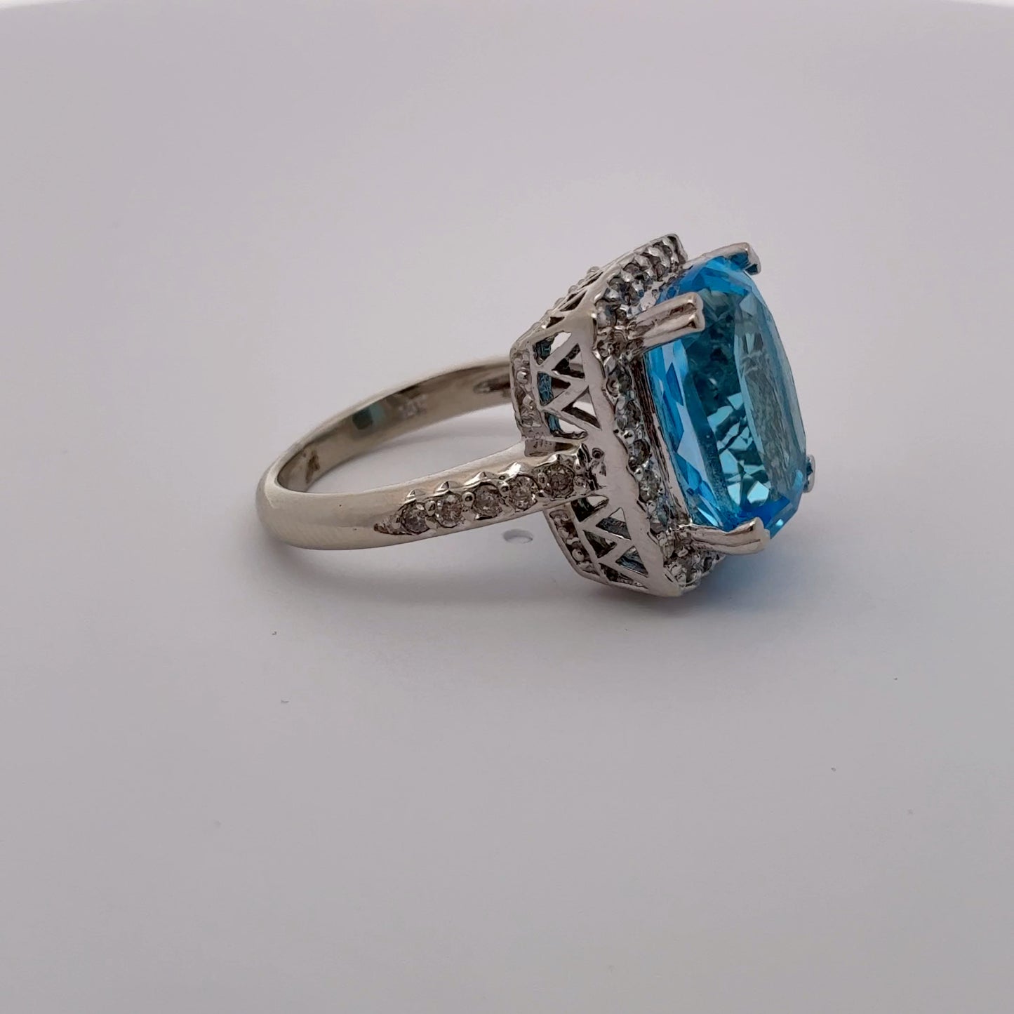 14k White Gold Blue Topaz & Diamond Ring Size 6 3/4