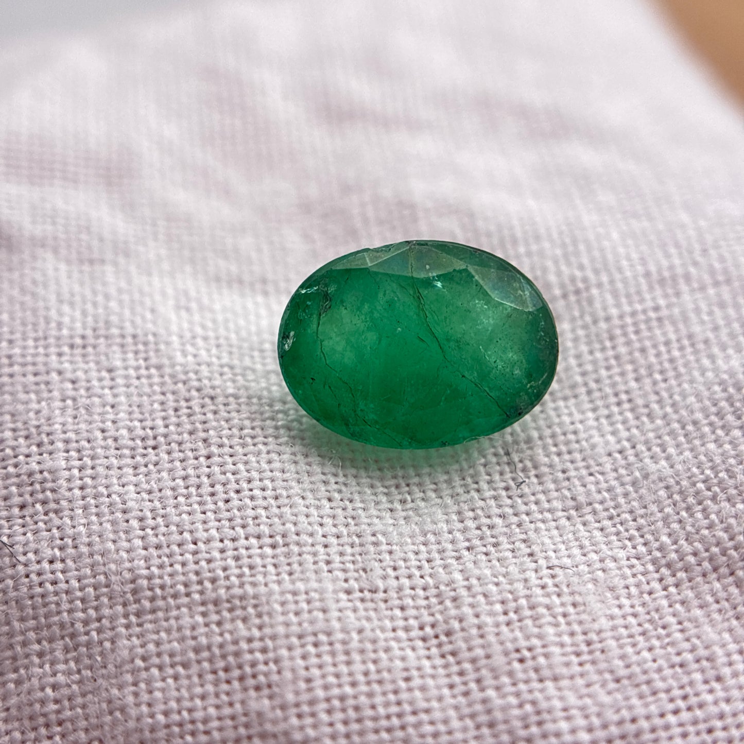 1.41 carat Green Natural Emerald, 7.8x5.7mm Oval cut