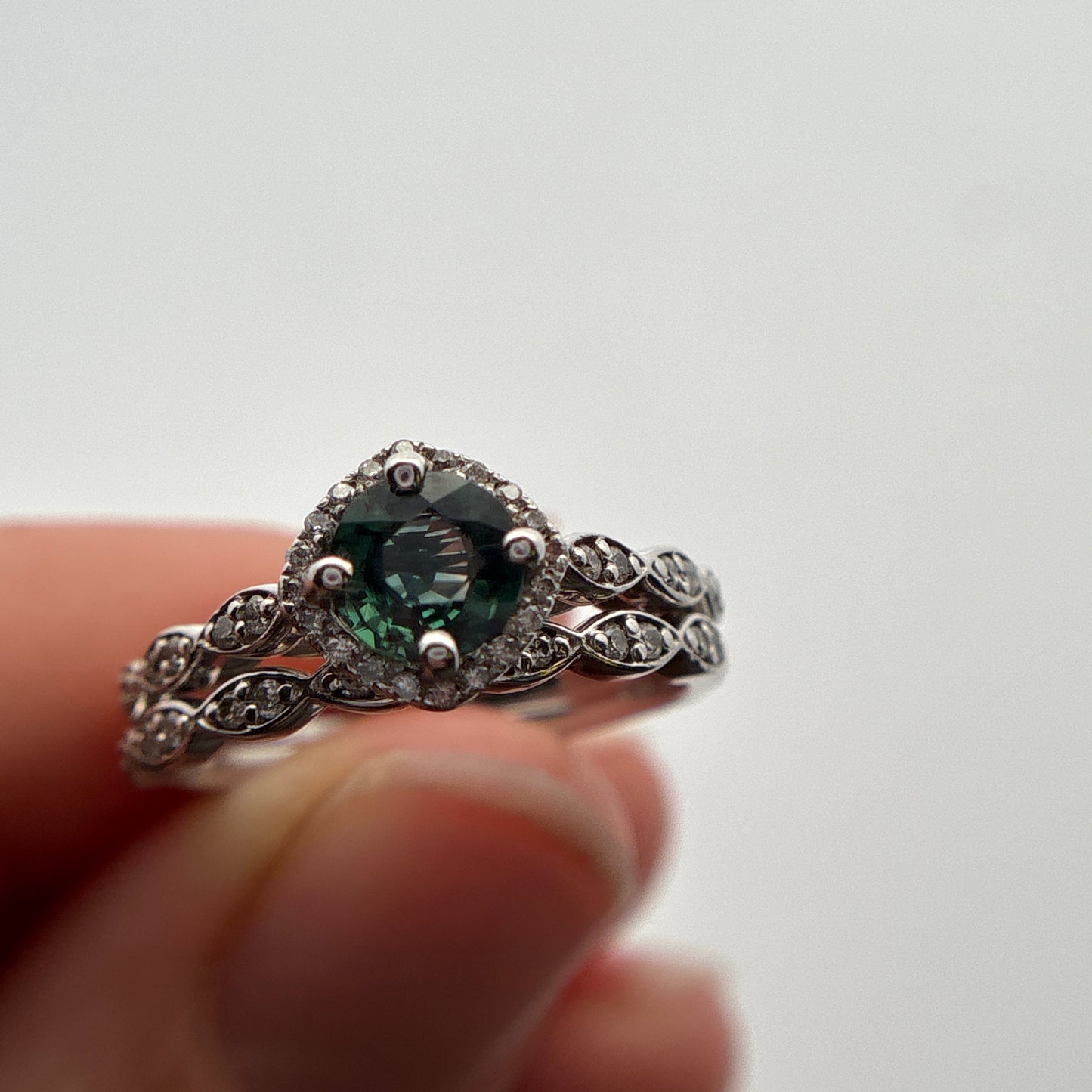 14k White Gold Diamond and Teal Green Sapphire Wedding Ring Set Size 7