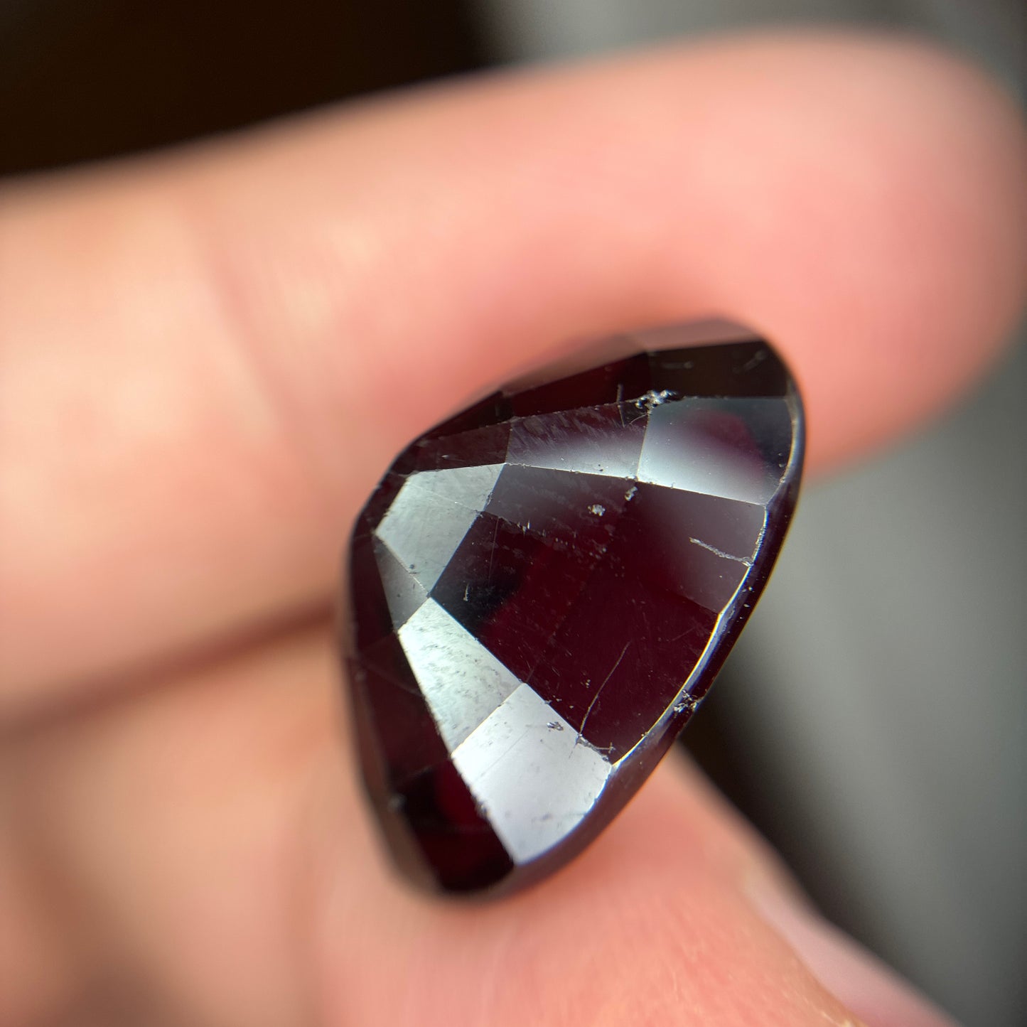 18.88 carat Red Garnet, 18.4x13.4mm Oval cut