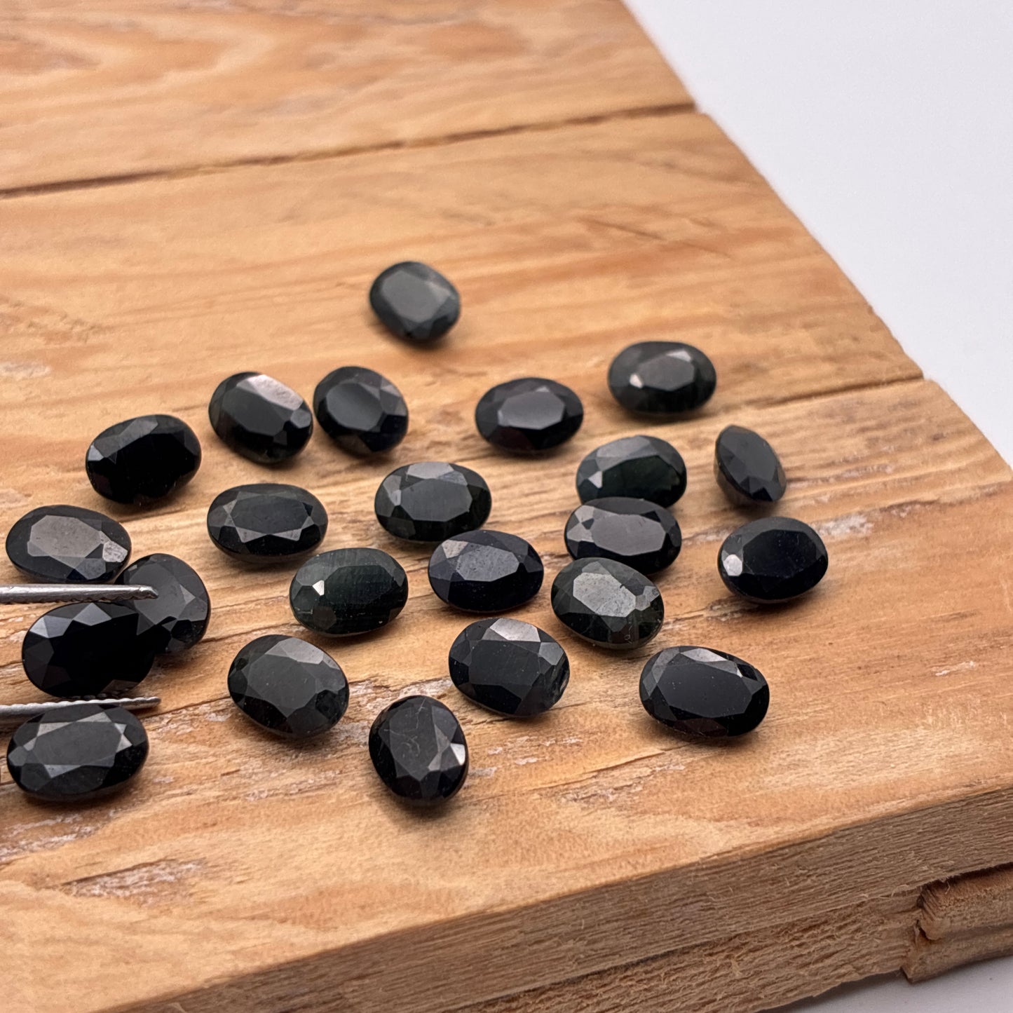 One-7x5mm Dark Blue Sapphire, Nearly Black, Natural Recycled Oval cut Gemstone