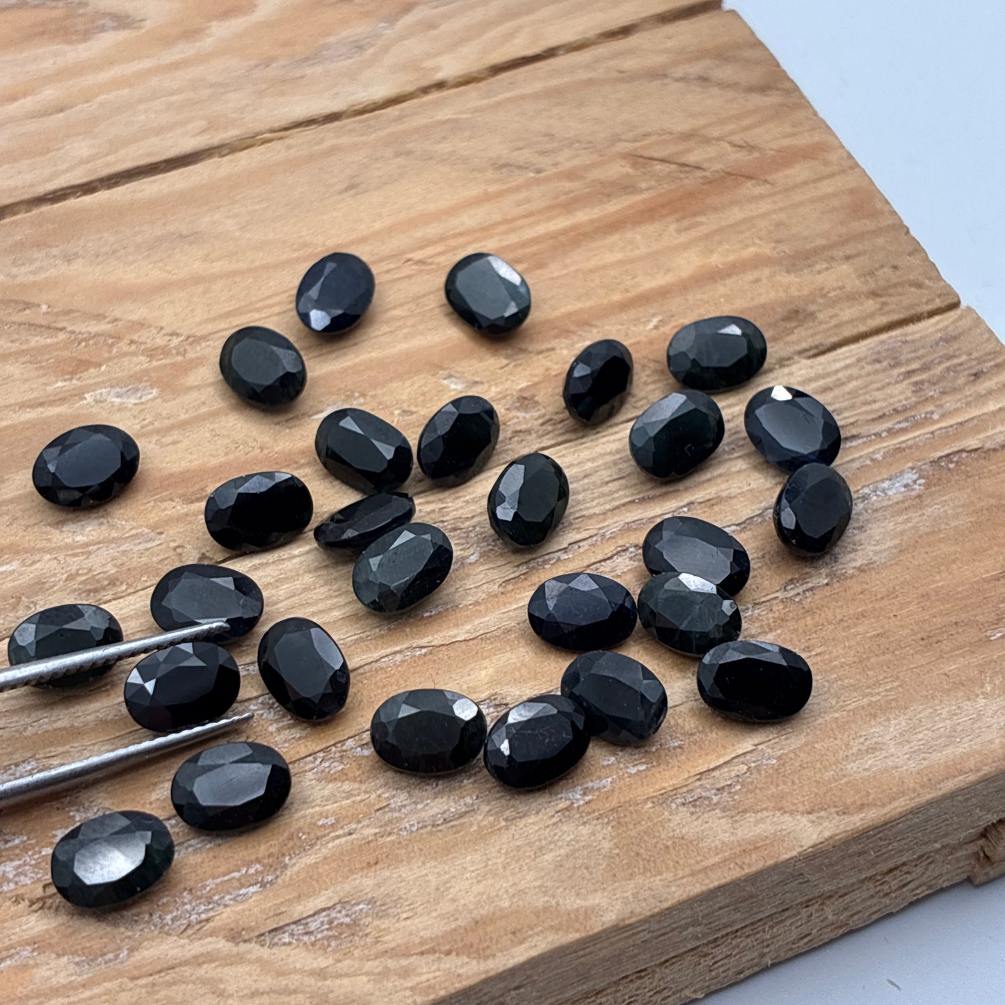 One-7x5mm Dark Blue Sapphire, Nearly Black, Natural Recycled Oval cut Gemstone