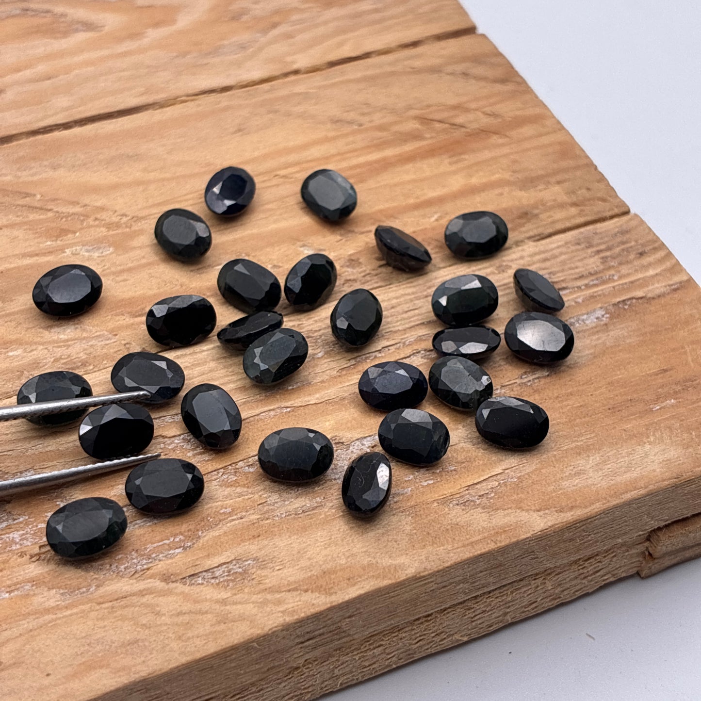One-7x5mm Dark Blue Sapphire, Nearly Black, Natural Recycled Oval cut Gemstone