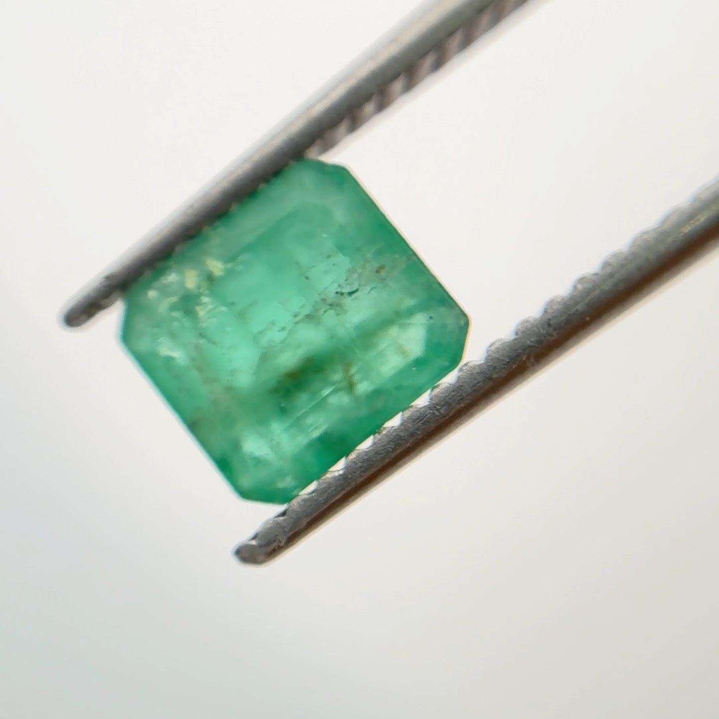 1 carat Natural Green Emerald, 6.4x5.8mm