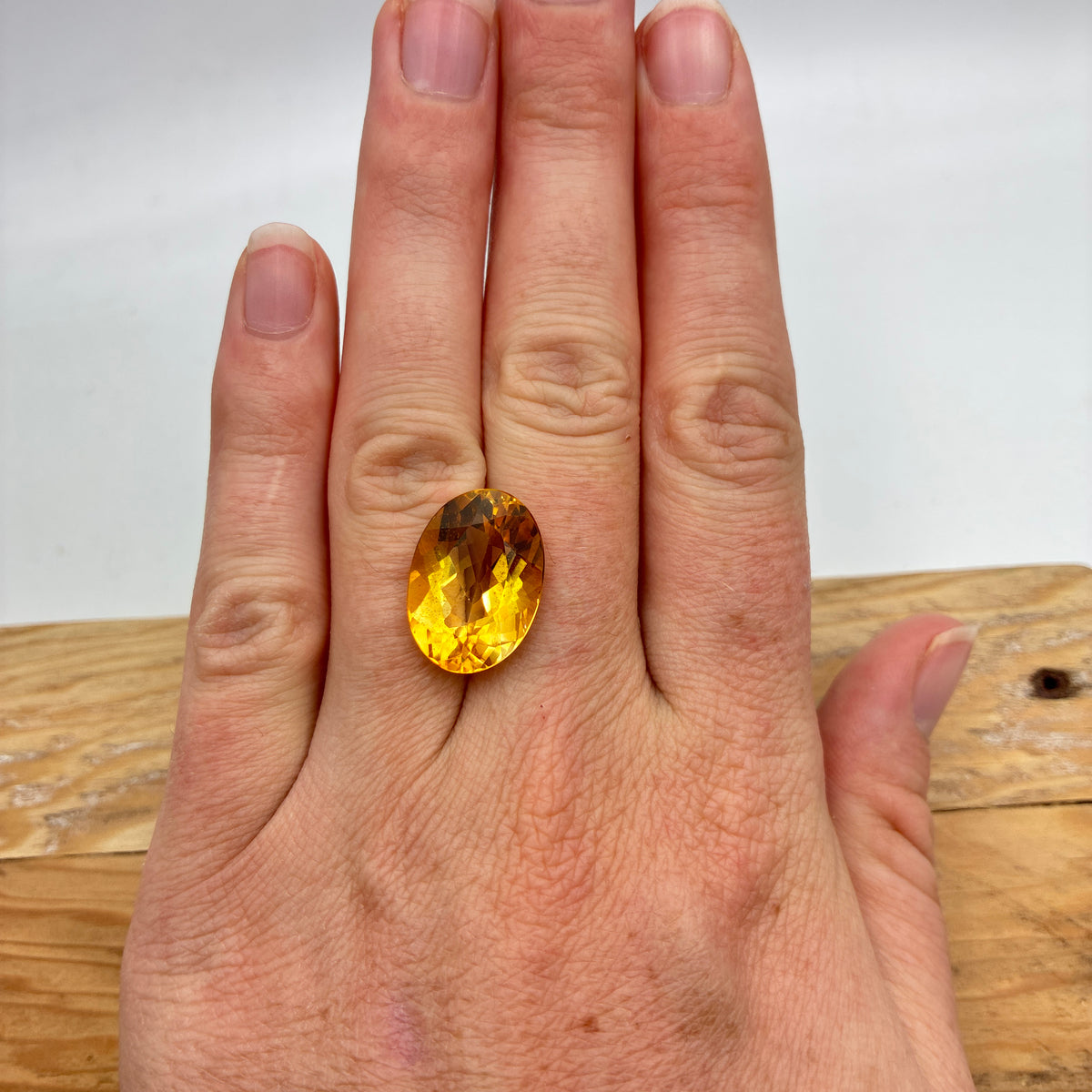 12.47 carat Citrine, 18.5x13mm Oval cut