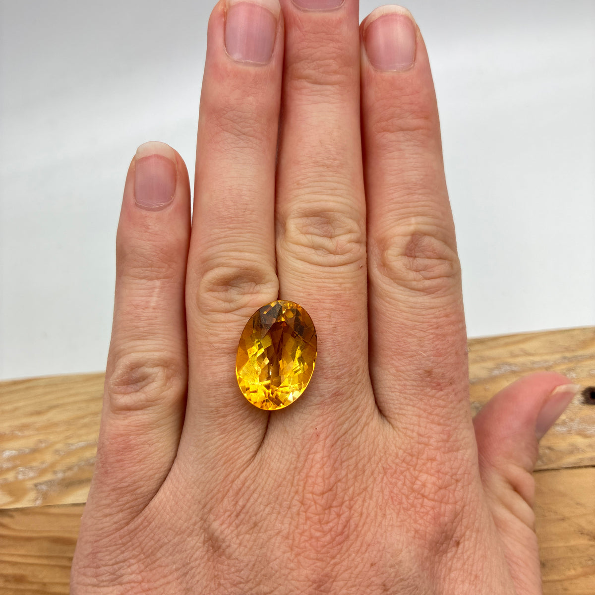 12.47 carat Citrine, 18.5x13mm Oval cut