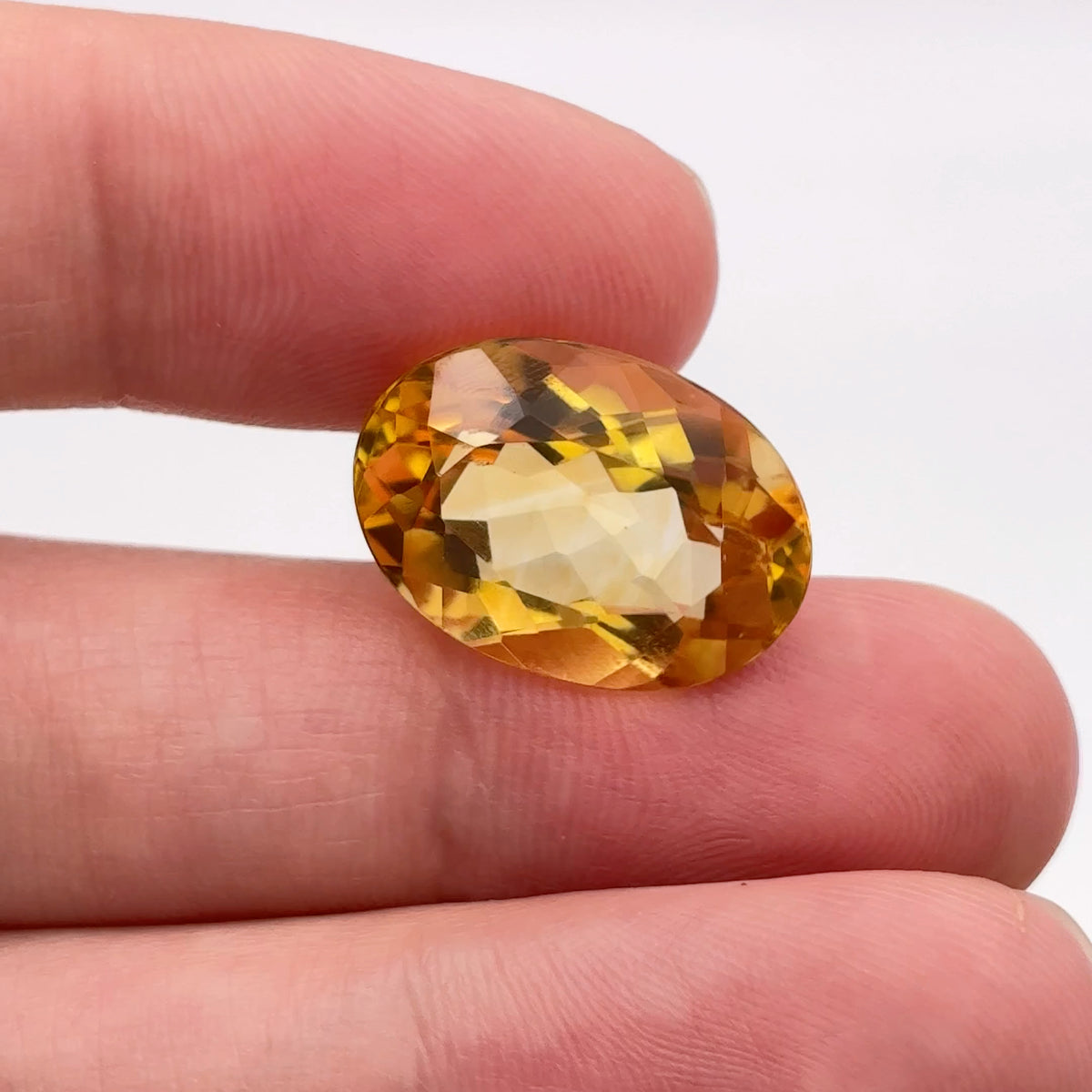 12.47 carat Citrine, 18.5x13mm Oval cut