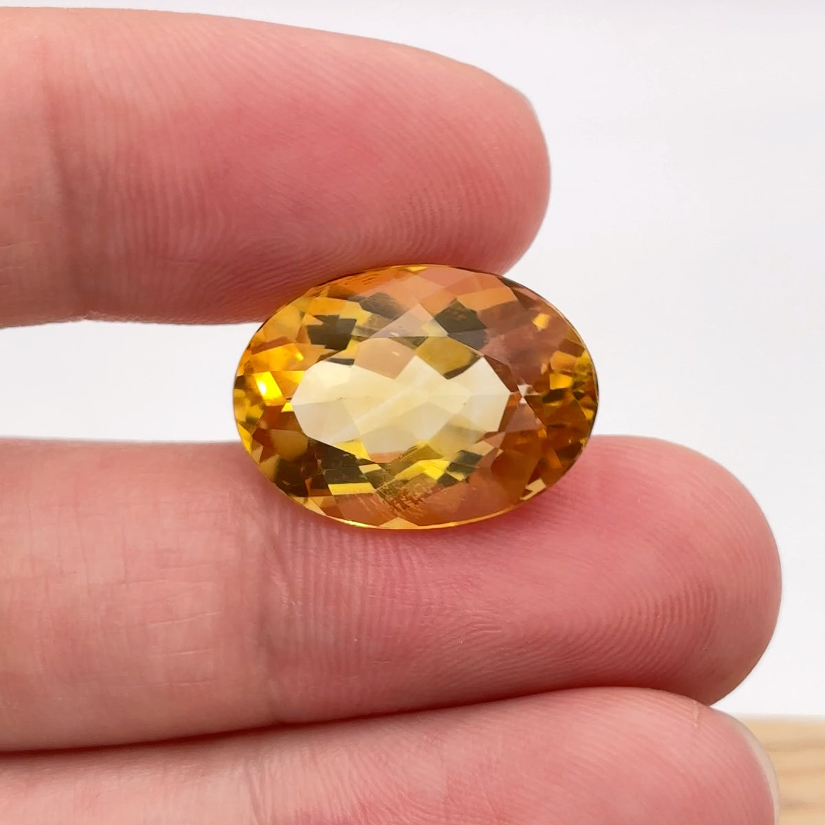 12.47 carat Citrine, 18.5x13mm Oval cut