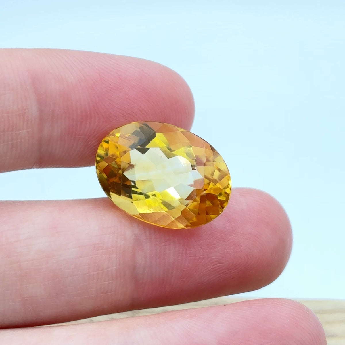 12.47 carat Citrine, 18.5x13mm Oval cut