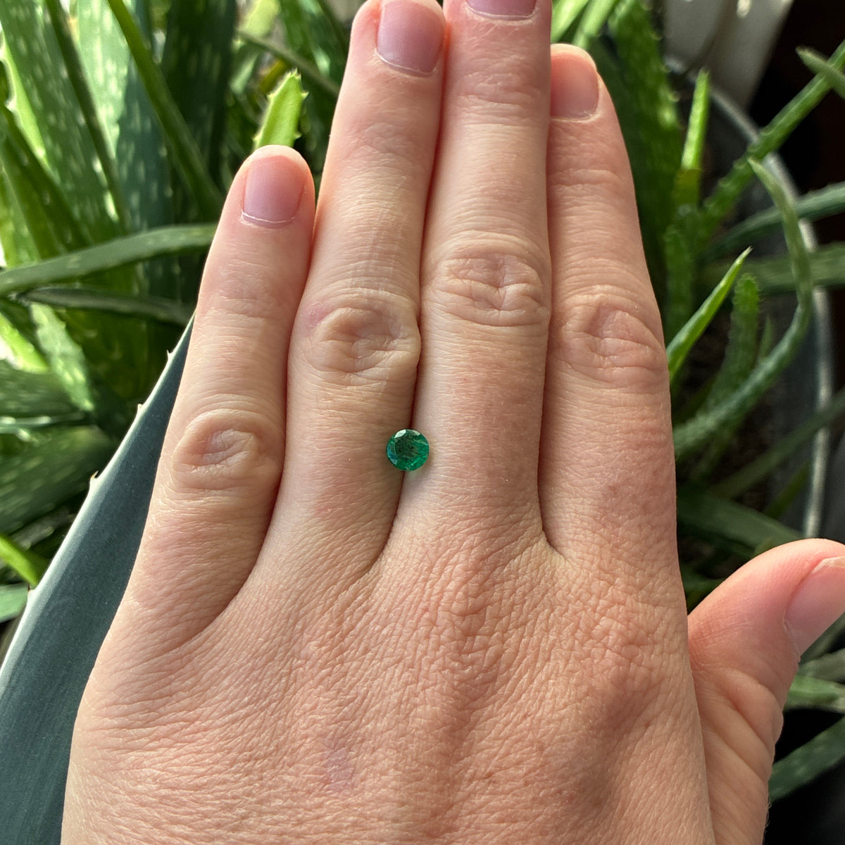 5.4mm Round Cut Green Emerald, 0.63 carat Natural Gem