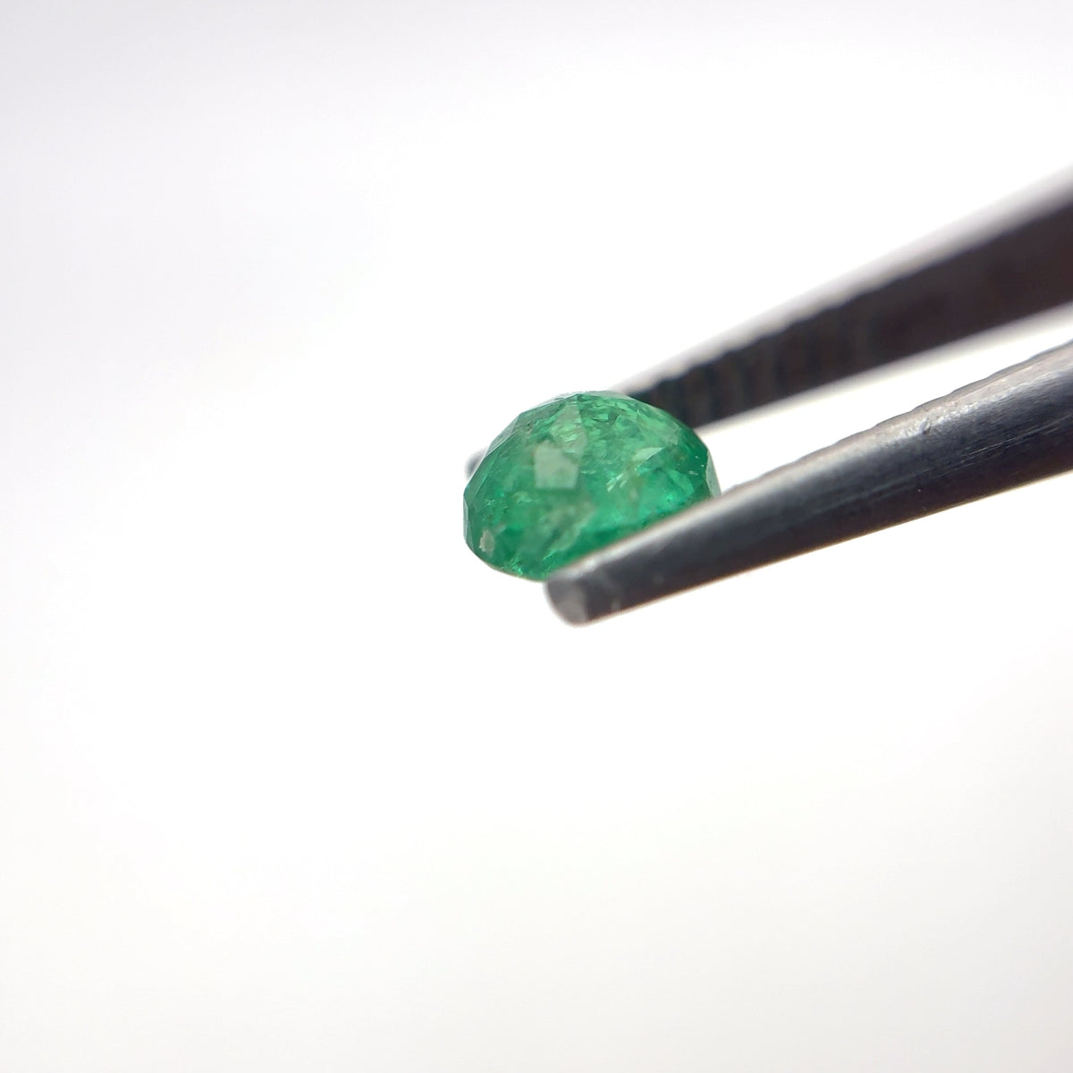 5.4mm Round Cut Green Emerald, 0.63 carat Natural Gem