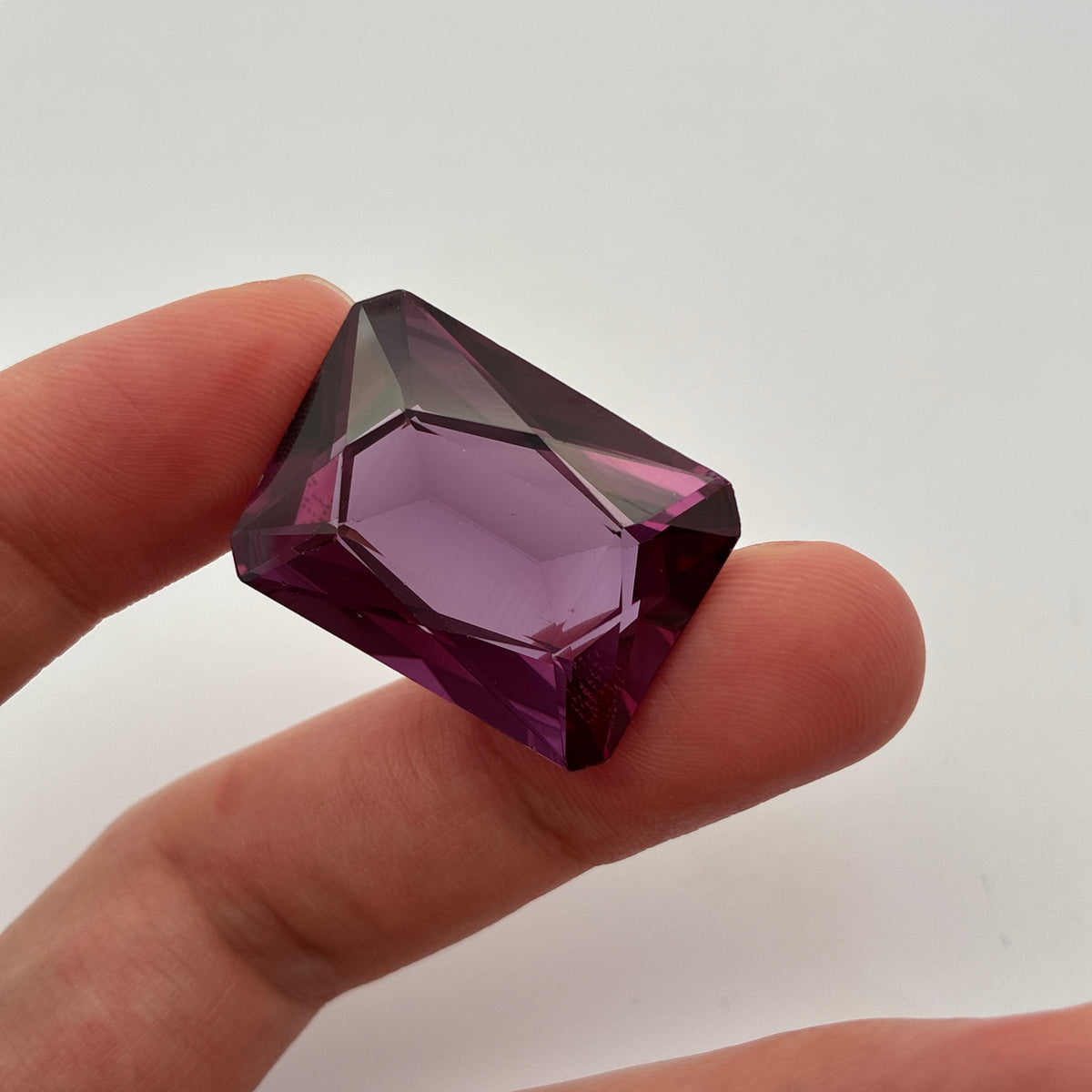 48 carat Reddish Purple Lab Sapphire, 25.7x19.3mm Rectangle cut
