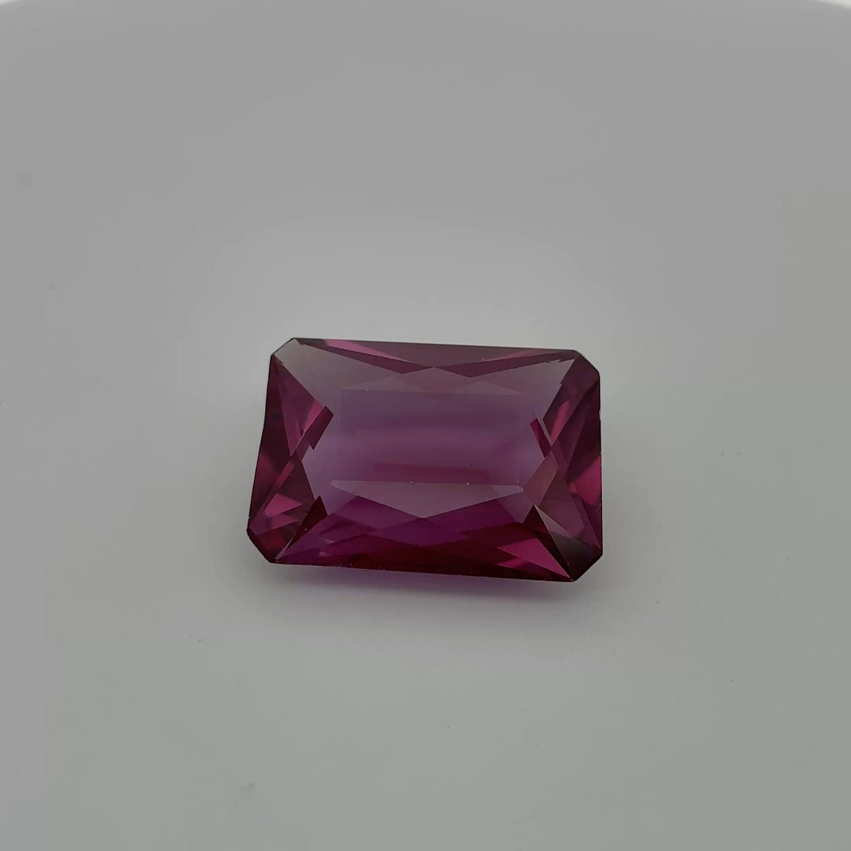 48 carat Reddish Purple Lab Sapphire, 25.7x19.3mm Rectangle cut