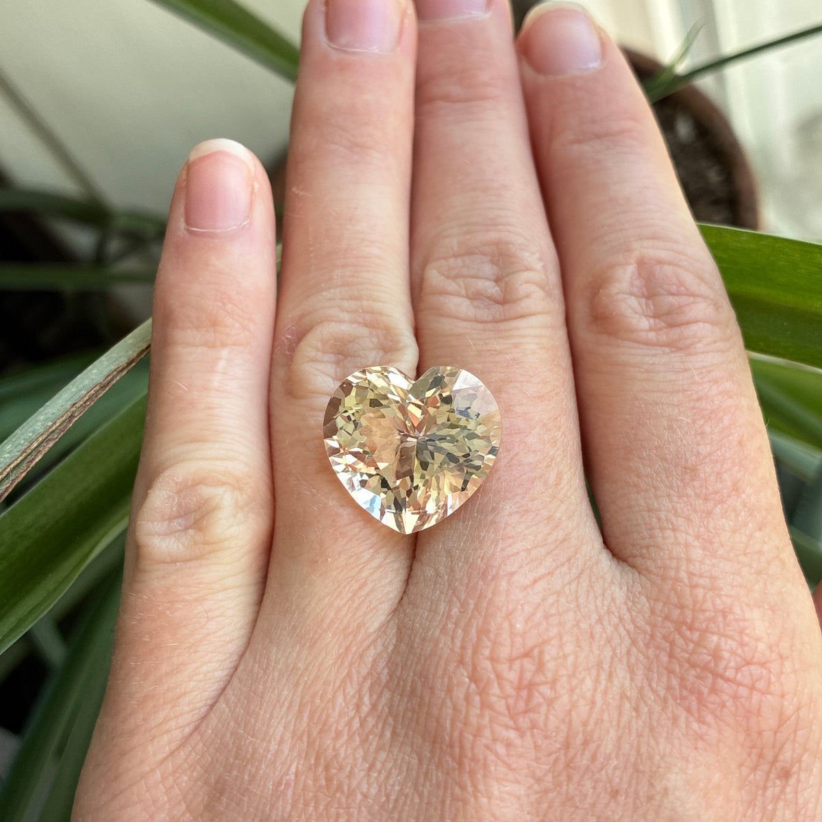 21 carat Light Topaz, 17.5x16.3mm Heart-Shaped