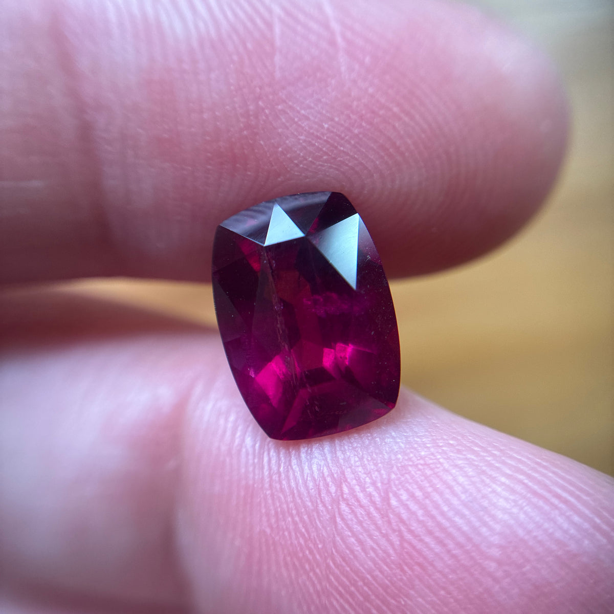5 carat Pinkish Purple Rhodolite Garnet, 11.4x8.3mm Cushion cut