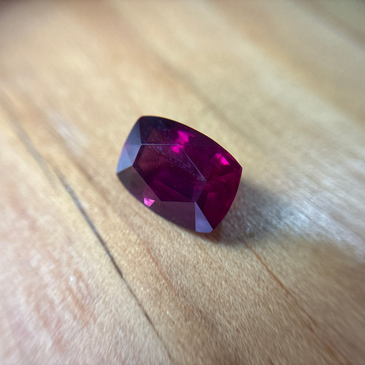 5 carat Pinkish Purple Rhodolite Garnet, 11.4x8.3mm Cushion cut
