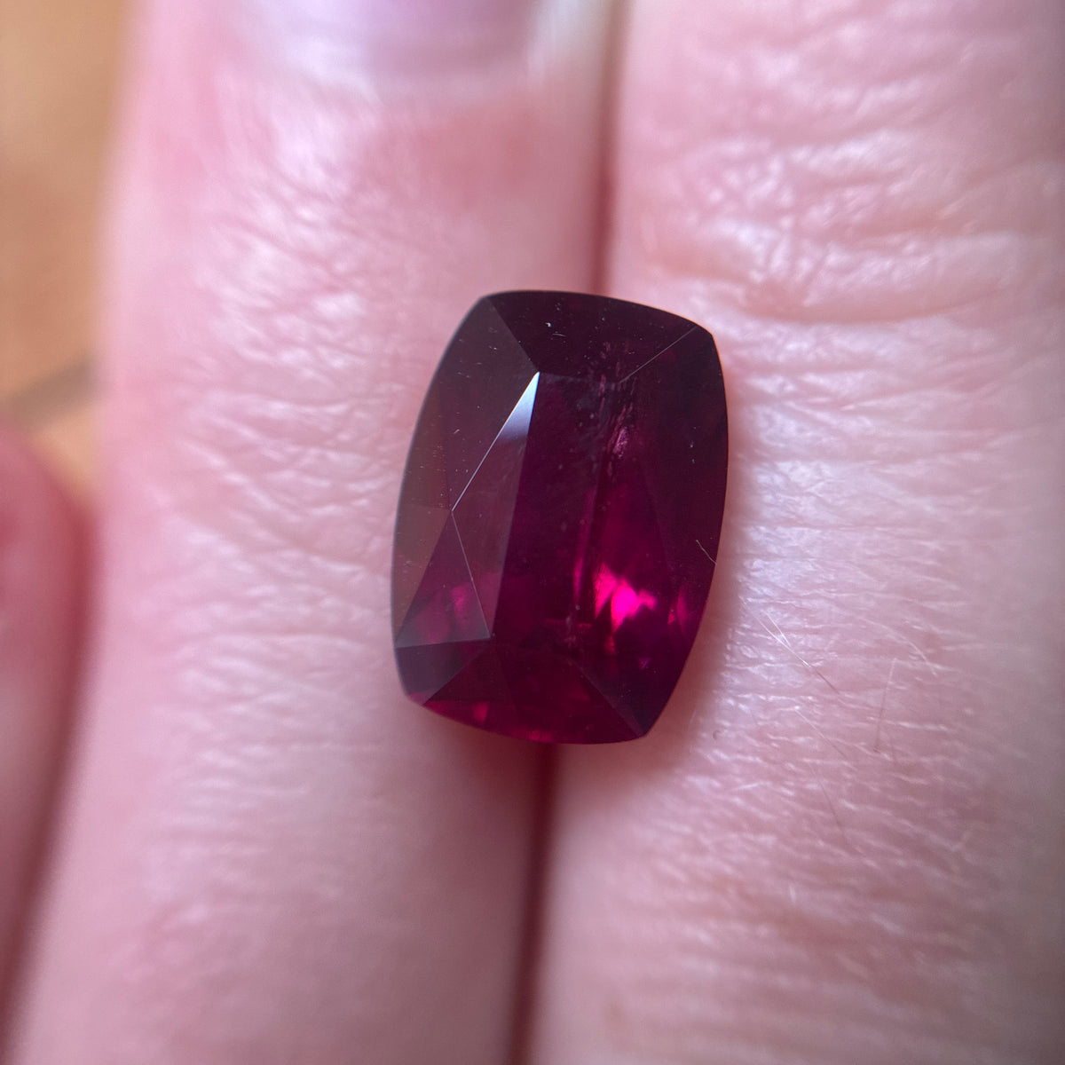 5 carat Pinkish Purple Rhodolite Garnet, 11.4x8.3mm Cushion cut