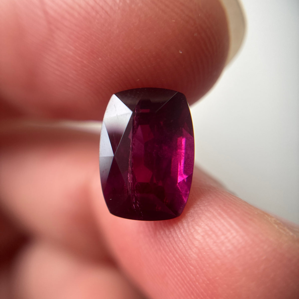 5 carat Pinkish Purple Rhodolite Garnet, 11.4x8.3mm Cushion cut