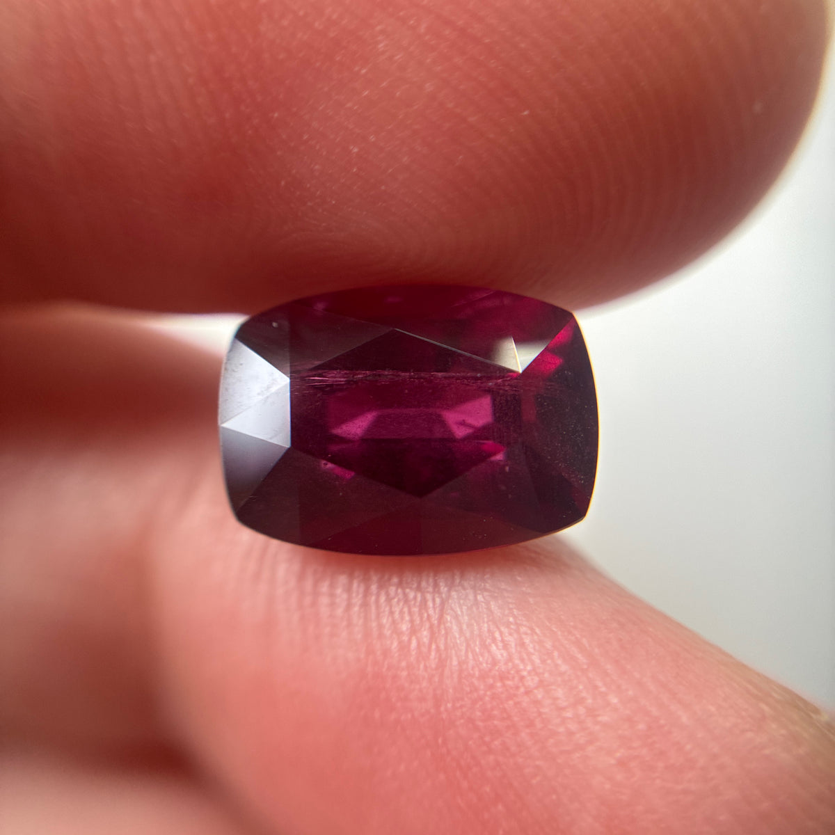5 carat Pinkish Purple Rhodolite Garnet, 11.4x8.3mm Cushion cut