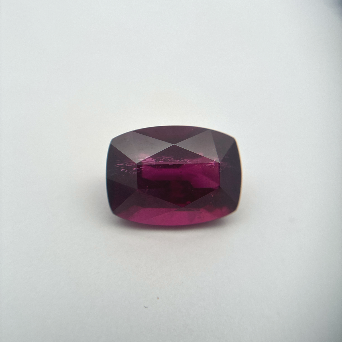5 carat Pinkish Purple Rhodolite Garnet, 11.4x8.3mm Cushion cut