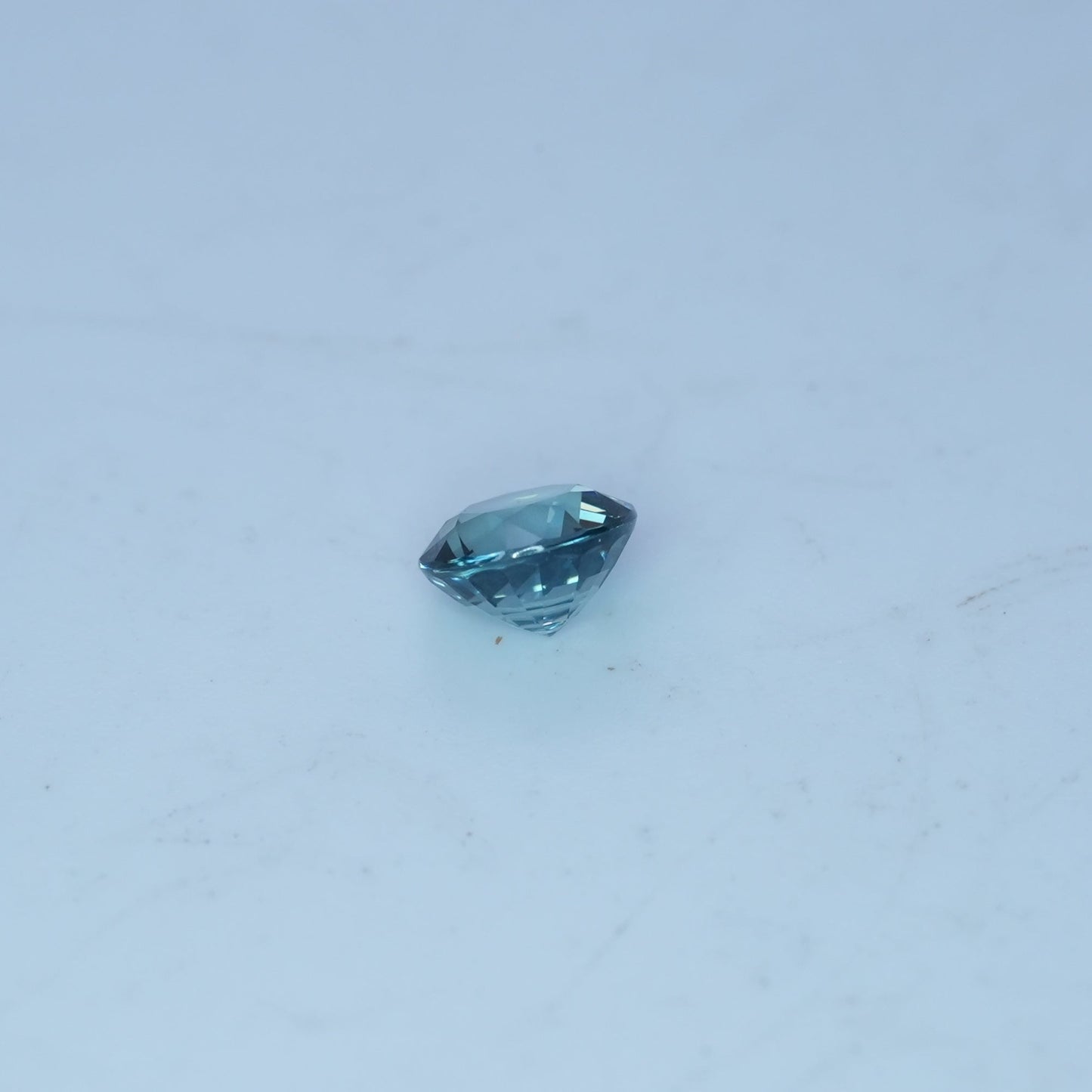 0.88 carat Sapphire 5.5mm Round Cut, Blue Green