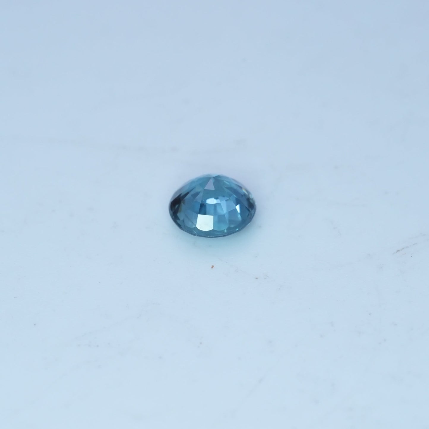 0.88 carat Sapphire 5.5mm Round Cut, Blue Green