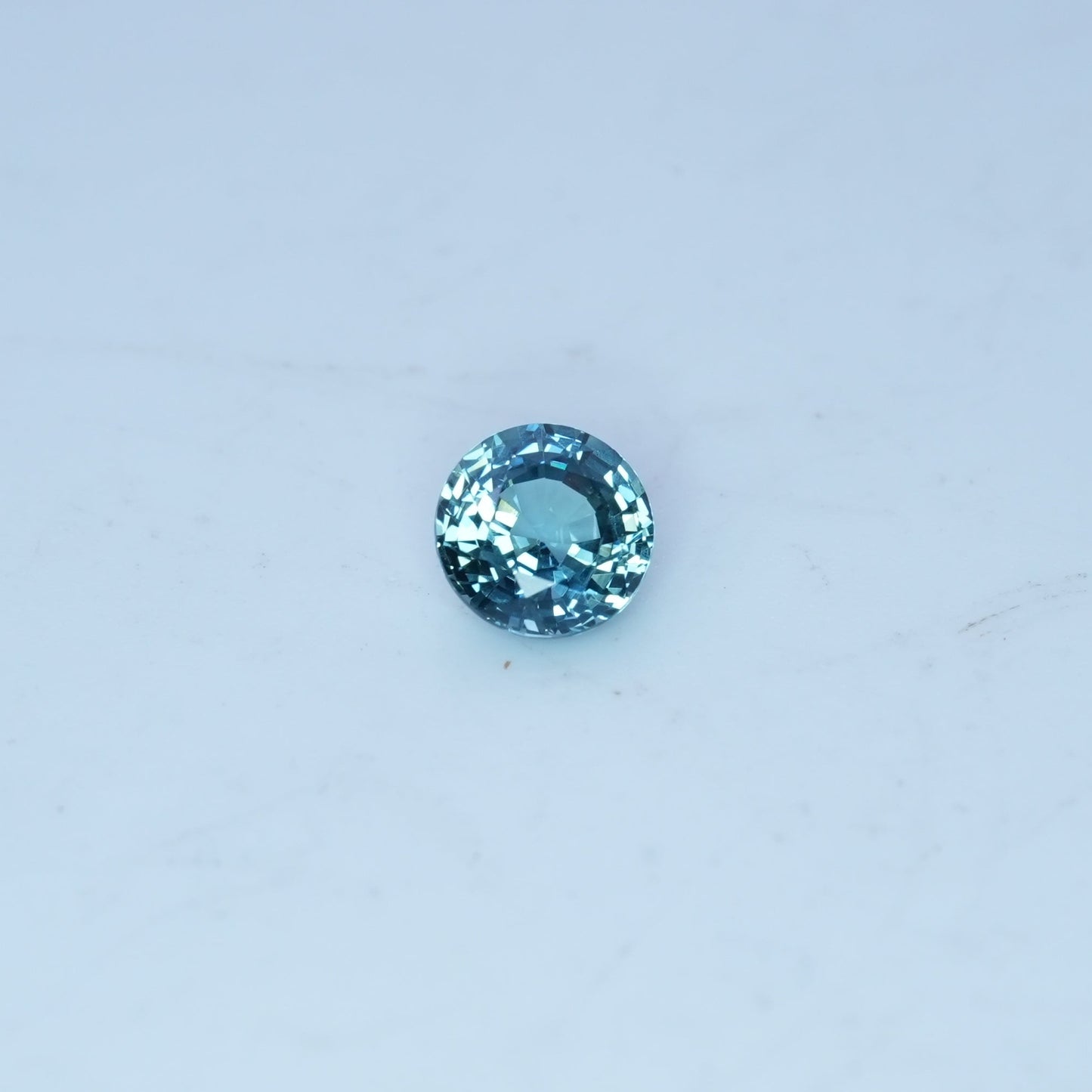 0.88 carat Sapphire 5.5mm Round Cut, Blue Green