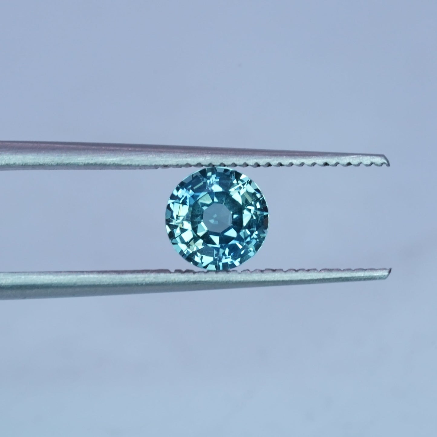 0.88 carat Sapphire 5.5mm Round Cut, Blue Green
