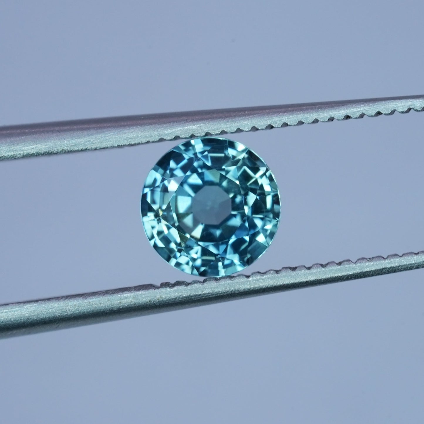 0.88 carat Sapphire 5.5mm Round Cut, Blue Green