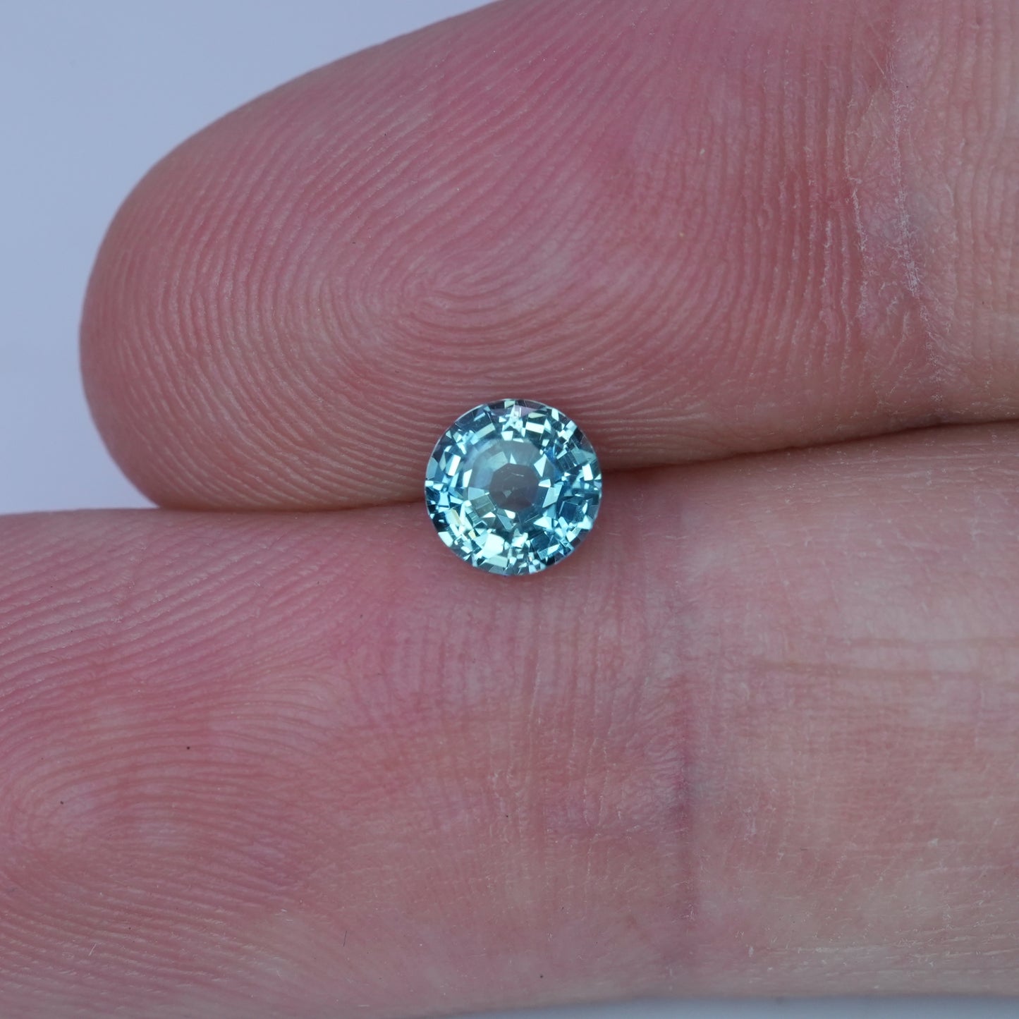 0.88 carat Sapphire 5.5mm Round Cut, Blue Green