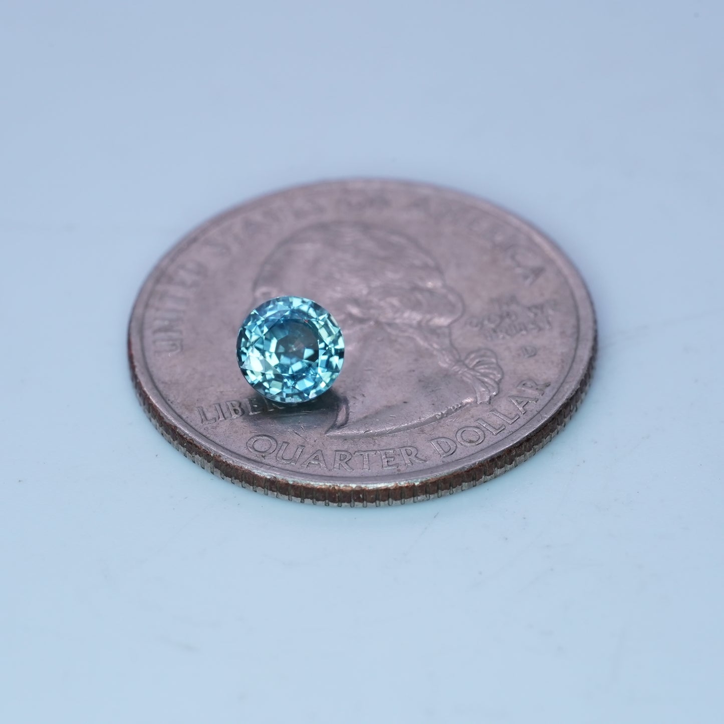 0.88 carat Sapphire 5.5mm Round Cut, Blue Green