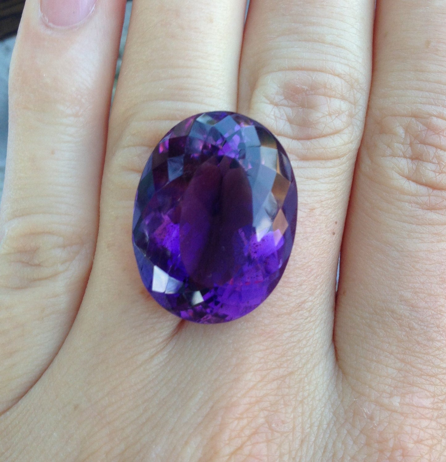 Beautiful 35.7 Carat 24.5x18.5mm Oval Deep Purple Amethyst Nice Loose Gem Wholesale Gemstone Faceted For Gold Jewelry February Birthstone