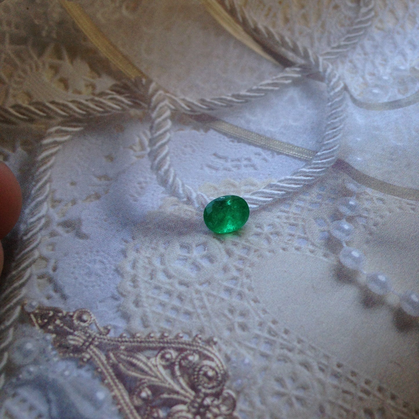 1.06 cts Natural Emerald 7.51x5.96 millimeter mm Oval Cut Faceted Gem Precious Gemstone Wholesale Gem Real Beryl Green Nice Loose Unmounted