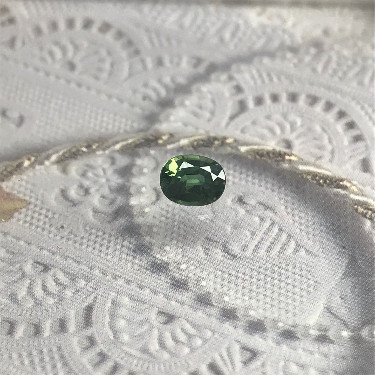 0.86 carat Natural Green Sapphire 6x4.7mm Oval Cut Corundum Faceted Loose Gemstone